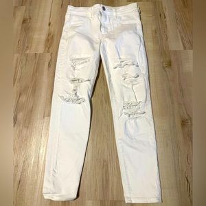 American eagle beautiful Bright White W/ Lace throughout jeans Size 10, stretch!